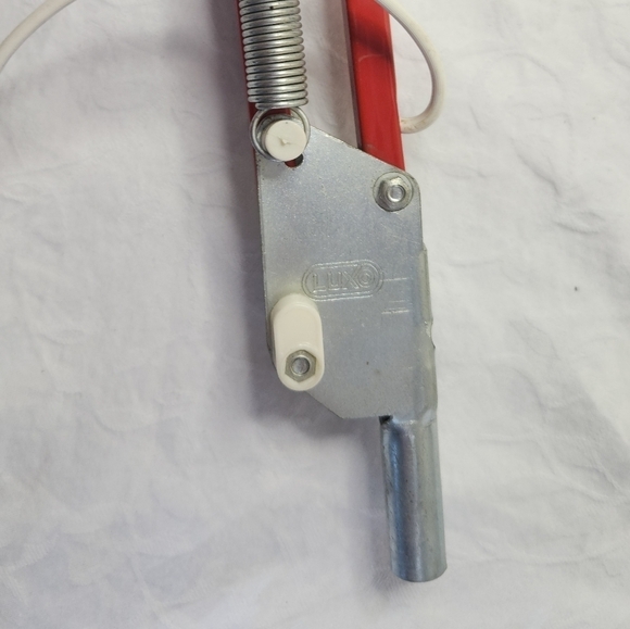 Vintage Luxo red articulated desk lamp - Picture 9 of 13